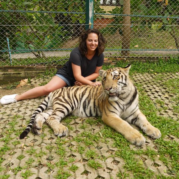 Meet your Posher, Lori - Picture 1 of 1